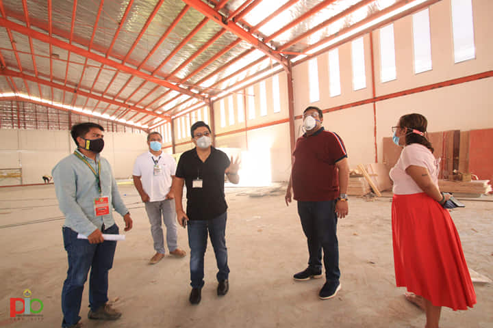 Cebu City Mayor Edgardo Labella inspects the quarantine facility at the North Reclamation Area. The construction is now focused on the interior so the facility is expected to be ready in a few days. | Photo Courtesy of Cebu City PIO