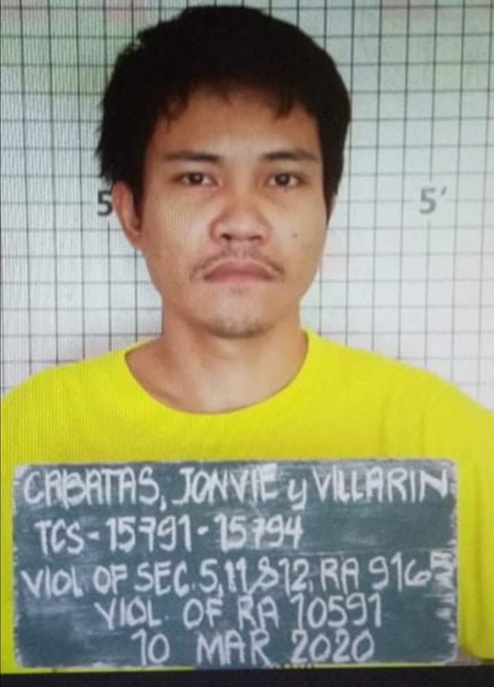 Law enforcers in Toledo City are now hunting down a certain Jonbie Cabatas, who is facing drug charges. He remains at large after he and four other inmates escaped the Toledo City Jail on April 22, 2020. The four other inmates have been recaptured. | via Paul Lauro