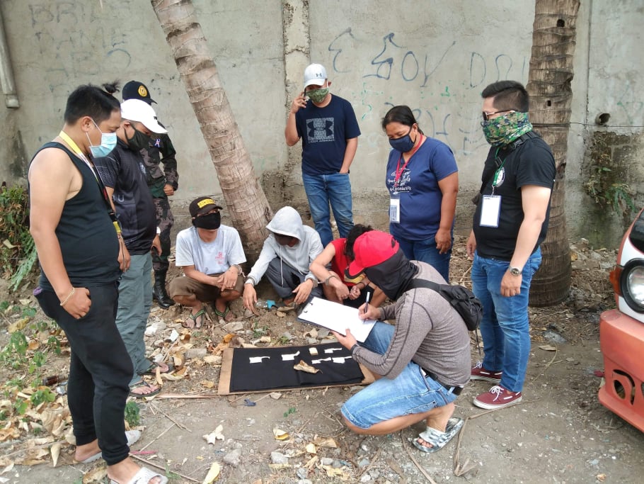 Pardo Police Station arrest three drug personalities, who were caught with P578,000 worth of suspected shabu, during a buy-bust operation in Saint Jude, Barangay Bulacao, Cebu City at past 3 p.m., on Monday, April 27, 2020. | Contributed Photo