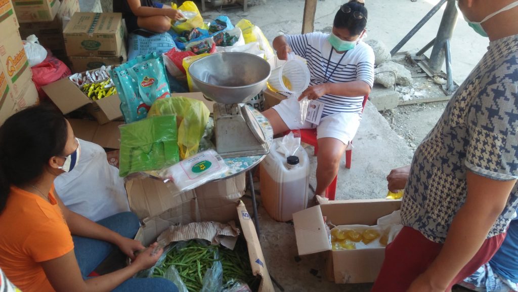 Bayanihan Mission Cebu volunteers repacking food items for their Marna Project. | Contributed Photo.
