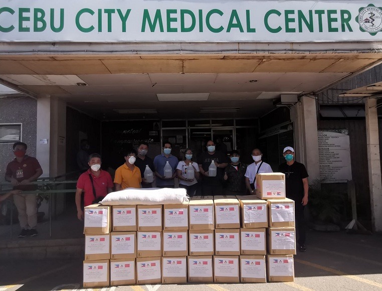 The Laban Cebu Task Force of the Cebu Filipino-Chinese Community turns over medical supplies and protective gear for frontliners to the cities of Cebu, Mandaue and Lapu-Lapu as well as some hospitals. | Contributed photo