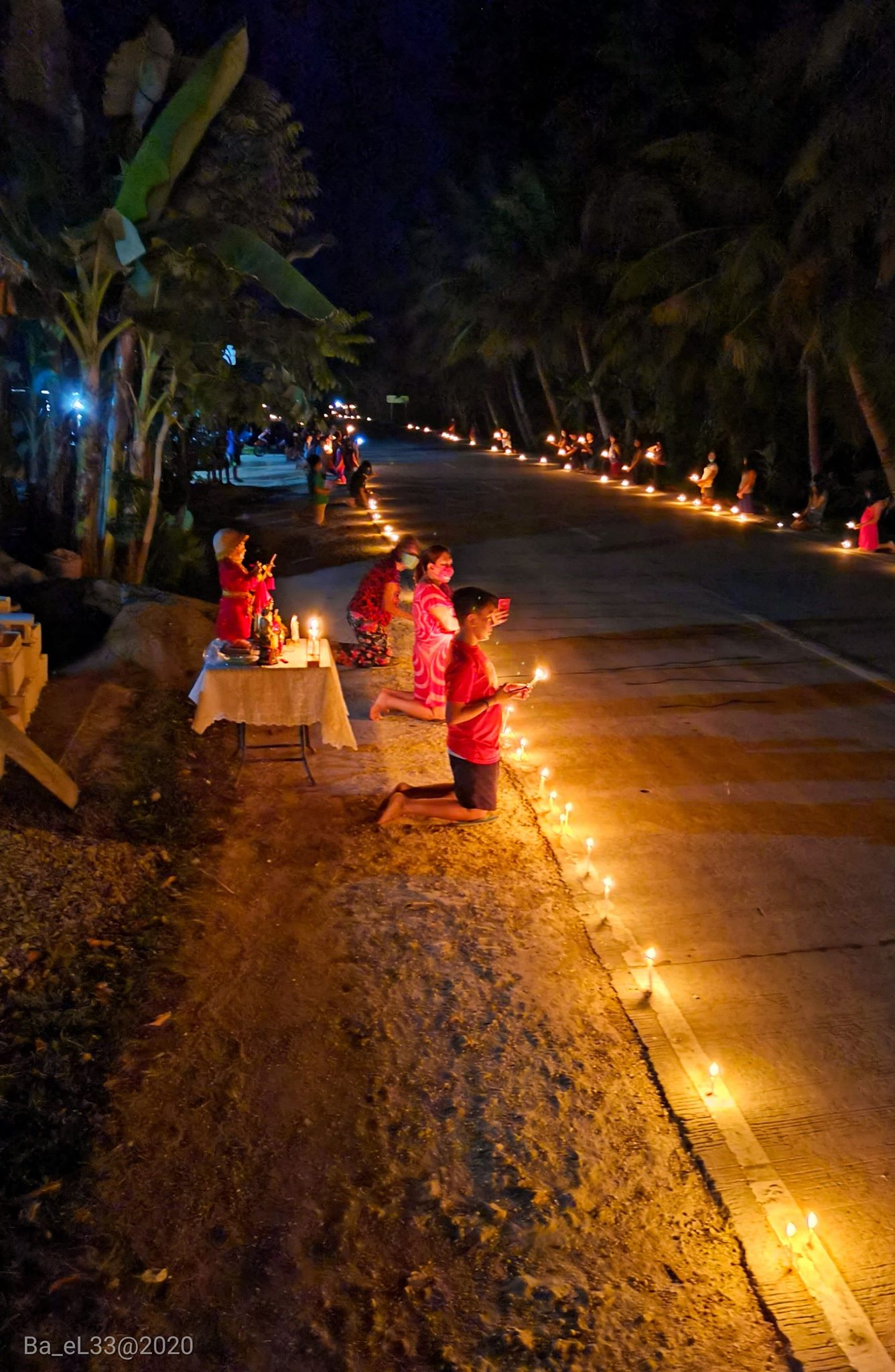 Loon, Bohol residents pray as one during Holy Week | Cebu Daily News