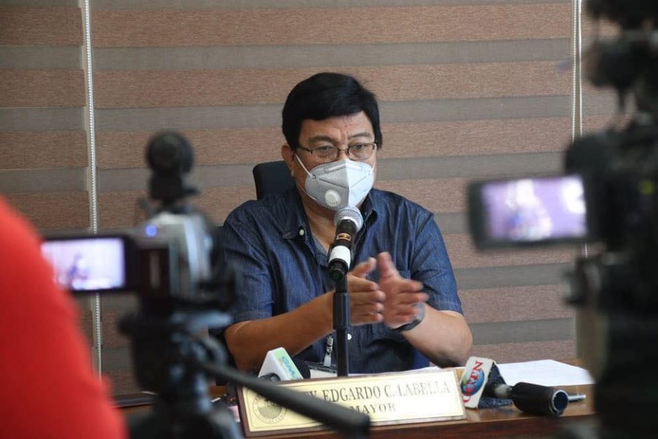 Cebu City Mayor Edgardo Labella says the distribution of financial aid for displaced vendors and workers from the Labor Department will start from May 26 to May 28.| PIO photo