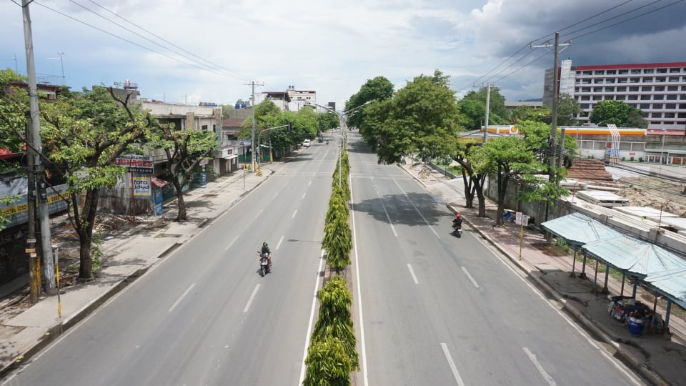 A day before Cebu City's transition to General Community Quarantine, the N. Bacalso Avenue, one of the longest streets in the city, is quiet on Sunday, May 31, 2020. | CDN Digital Photo Gerard Vincent Francisco