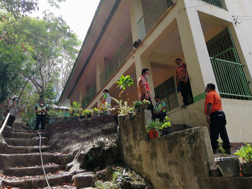 LOOK: Officials of Barangay Bacayan and the Cebu City government led by Councilors Dave Tumulak and Joel Garganera inspect the Bacayan Elementary School, which is being prepared to house the 40 new patients in the barangay. | Photos courtesy of Barangay Bacayan