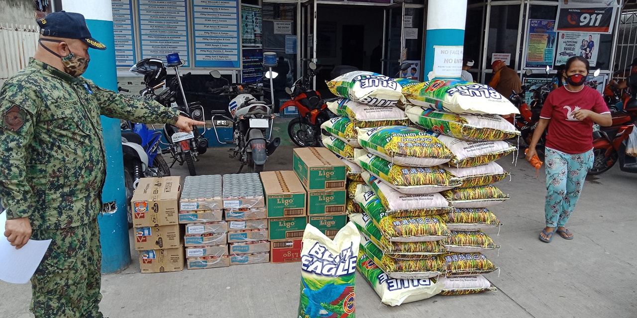 minglanilla-cops-receive-donation-36-sacks-of-rice-cebu-daily-news