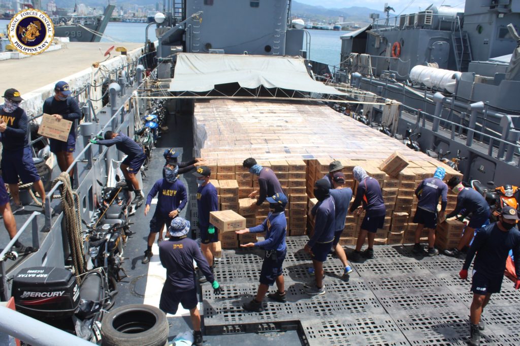 Personnel of the Naval Forces Central (Navforcen) have been able to ship 5,000 boxes of food items from the Department of Social Welfare and Development (DSWD) to Tacloban City on May 18, 2020. | Photo from Navforcen
