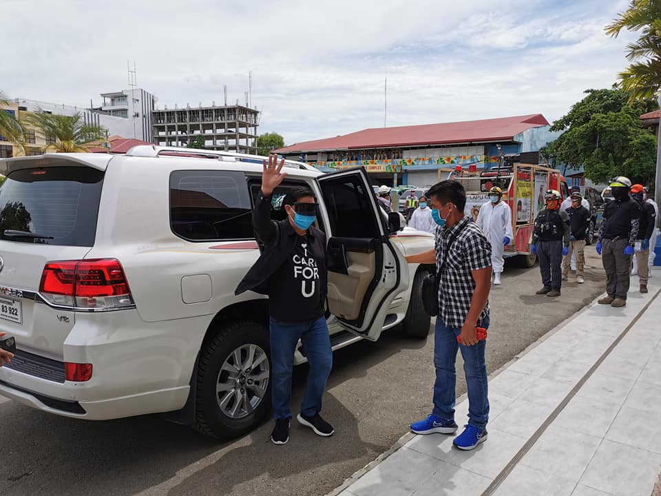 On Thursday morning, June 25, Lapu-Lapu City Mayor Junard "Ahong" Chan arrived at the Lapu-Lapu City Hall after spending more than 10 days in isolation due to coronavirus disease 2019 (COVID-19). 
