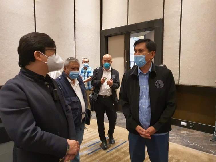 Environment Secretary Roy Cimatu (right) arrives in Cebu City to assess the COVID-19 situation here. A few months later, Cimatu is back in Cebu City and is challenging the city to aim for  zero in the number of COVID-19 cases. | Photo courtesy of OPAV