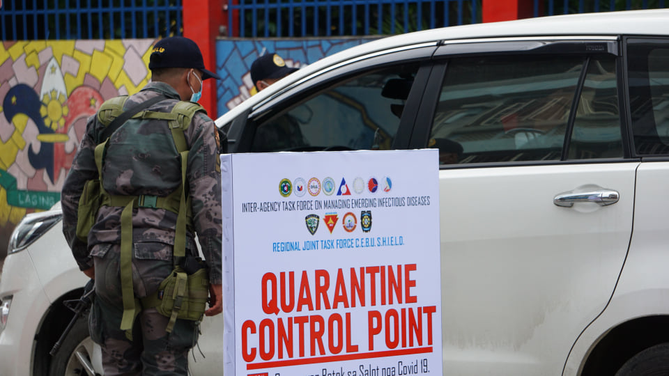 Police man a checkpoint along Salvador Street in Barangay Labangon, Cebu City in this June 27, 2020 photo. Today, PRO-7 Chief Albert Ignatius Ferro says claims circulating online about a three-day lockdown in Cebu City is not true.| CDN file photo