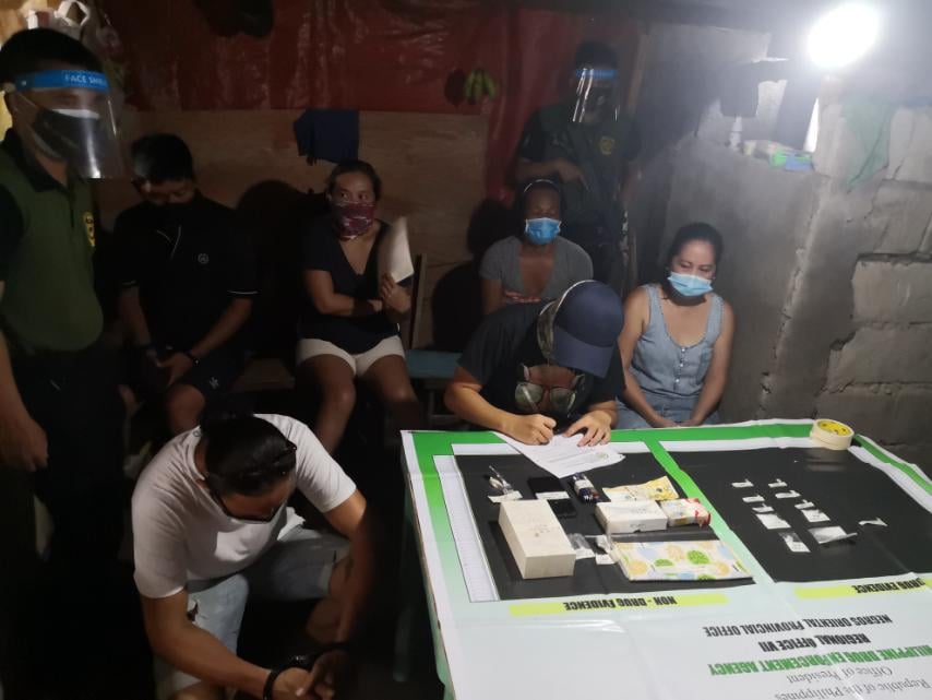 Five persons were arrested by the Philippine Drug Enforcement Agency in Central Visayas or PDEA-7 in Barangay Looc, Dumaguete City, during a buy-bust operation this afternoon, June 28, 2020. | Photo Courtesy of PDEA-7