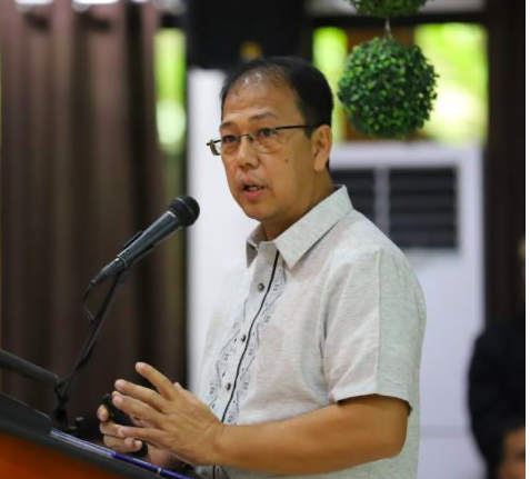 Secretary Carlito Galvez Jr. says that the IATF may consider to allow backriding in areas where there are minimal or zero cases of transmission of the virus. | Inquirer file photo