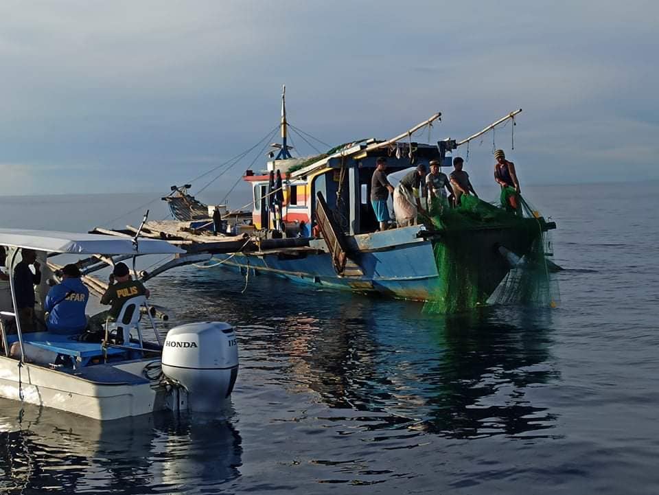 Illegal fishing boat operator caught in Santa Fe, faces charges