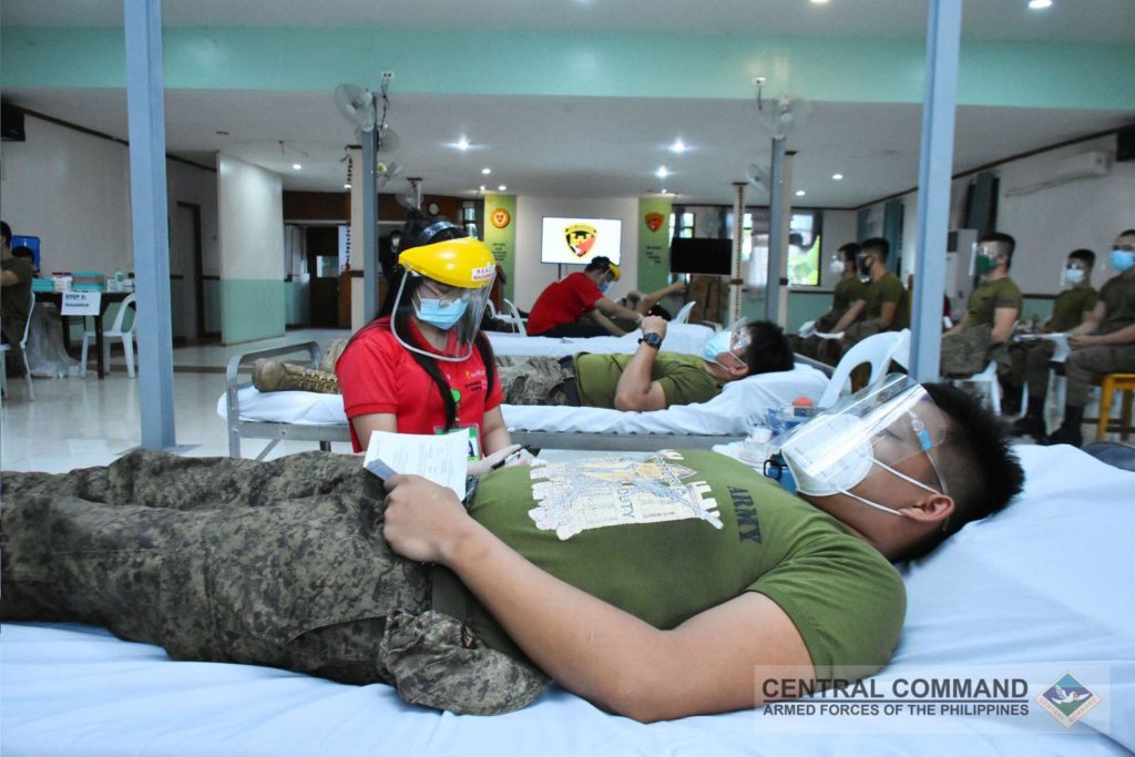 Soldiers donate plasma for COVID-19 patients