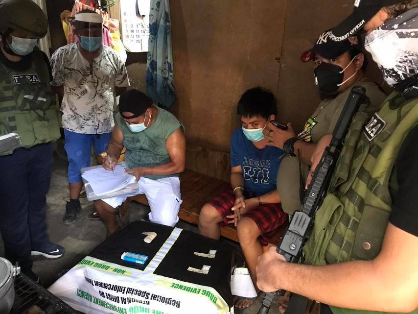 A 26-year-old man, who is said to be a member of a drug group, is arrested in a buy-bust operation conducted by the PDEA-7 in Barangay Duljo Fatima, Cebu City shortly before noon on Friday, July 31, 2020. | Photos Courtesy of PDEA-7