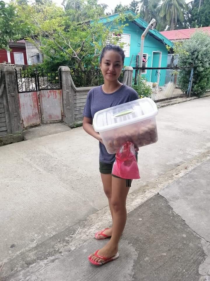 Sinulog Festival Queen 2020 Monika Afable, selling "biridbirid" amid the pandemic to save for her needs and to help her family in times of crisis. | Photo from Pageanthology-101 Philippines.