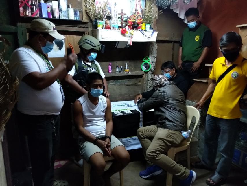 A 43-year-old man considered as a high-value target (HVT) of the PDEA-7 and Police, is arrested in a buy-bust in Barangay Buaya, Lapu-Lapu City, this afternoon, August 11, 2020. | Photo from PDEA-7