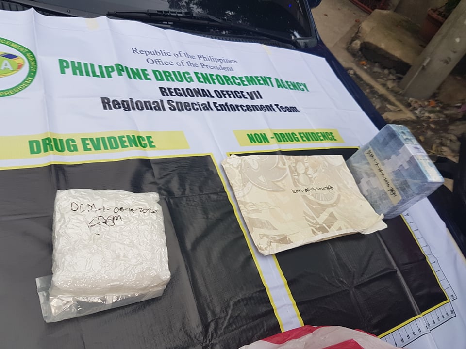 A kilo of suspected shabu was confiscated from a food delivery service driver during a buy-bust operation conducted by PDEA-7 agents in Barangay Sambag, Cebu City on August 14, 2020.| Photo courtesy of PDEA-7