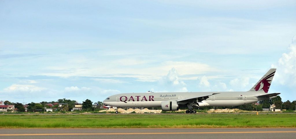 A Boeing 777-300 from Qatar Airways lands at the Mactan Cebu International Airport (MCIA) on July 24. Airport authorities announced on August 1 that direct flights between Cebu and Qatar had resumed since July 24. | Photo courtesy of GMCAC #CDNDigital