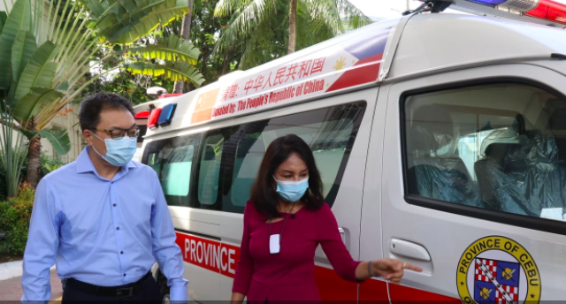 Cebu Governor Gwendolyn Garcia inspects the ambulance donated by China to the province. Chinese Consul General in Cebu Jia Li handed over the donation on August 10, 2020. | Photo from Capitol PIO