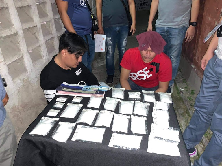 Police confiscate a kilo of suspected shabu and two high value targets during a buy-bust operation in Barangay Guadalupe at 10:35 p.m. of Tuesday, August 11. | Photo courtesy of Guadalupe Police Station
