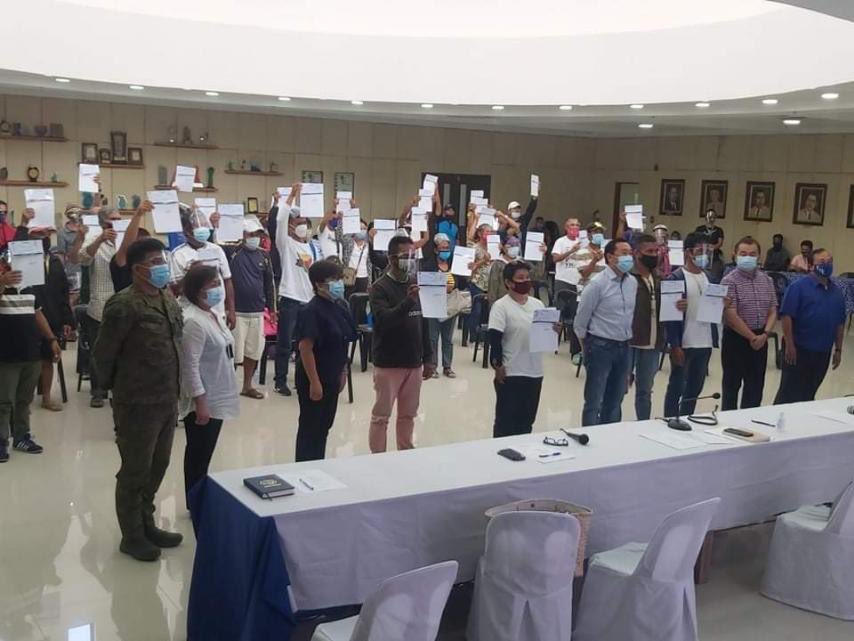 Forty four former rebels received P10,000 worth of livelihood kits form the Bohol Government, DTI and AFP on September 4, 2020. | Photos from Central Command