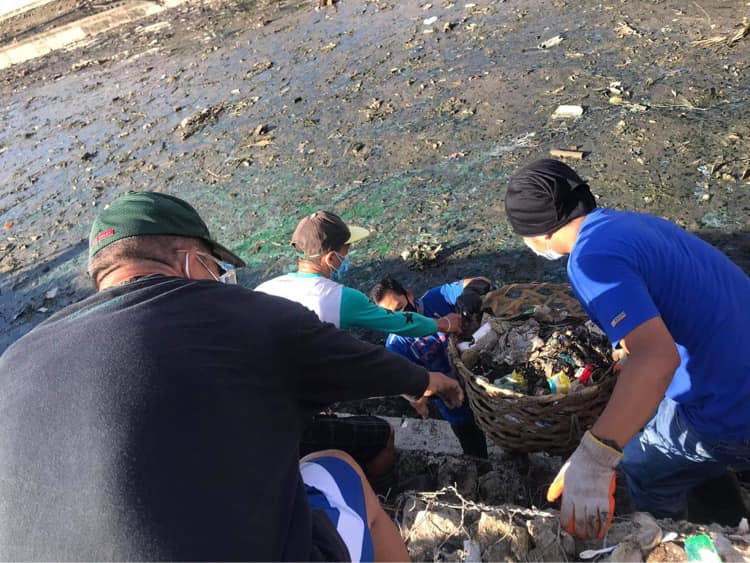 Volunteers place the garbage they collected during the coastal clean-up in a big basket. | Contributed photo