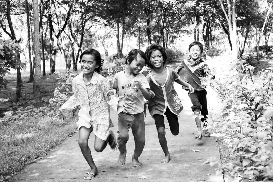 This should be the faces of Mandauehanons when we think of connectivity -- happy faces, running fast toward a better future. | Franz Fortney Tan