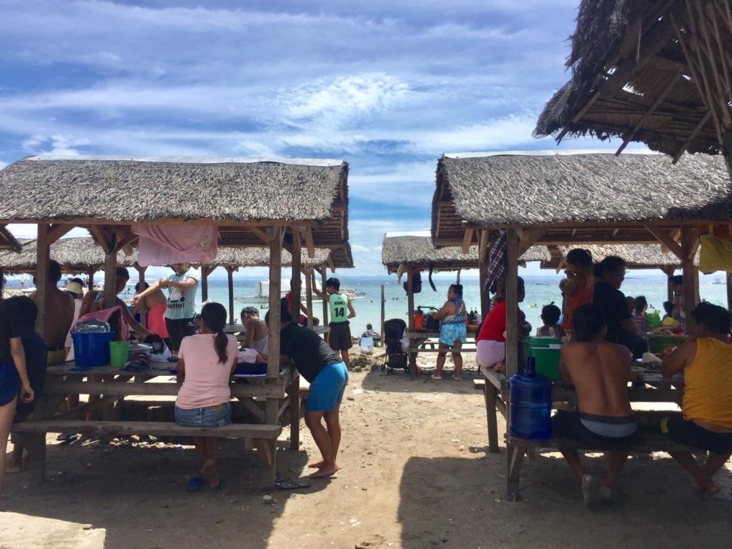 IN PHOTOS: Beachgoers in Marigondon barred after reaching full capacity