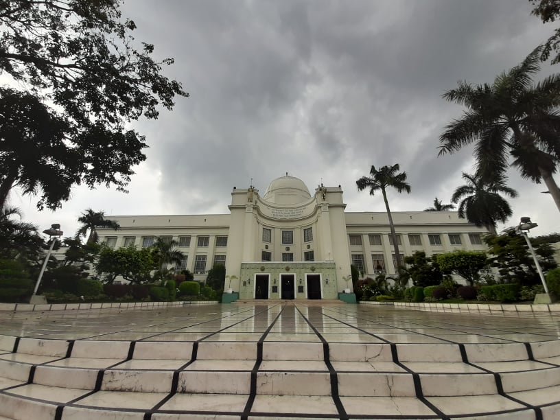 Cebu Governor Gwendolyn Garcia plans to turn the Capitol in Cebu City into a museum if plans to move executive and legislative offices of Cebu province to Balamban town will push through. | Morexette Marie B. Erram