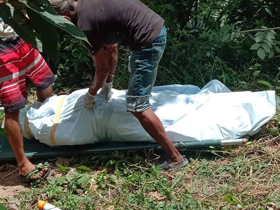 A dead man, whose face was covered with a duct tape, has been found in a grassy area in Barangay Garing, Consolacion town in northern Cebu today, November 19, 2020. | Contributed photo