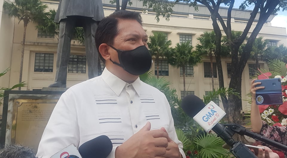 Cebu City Councilor Renato Osmeña Jr., speak in front of the press at the statue of his grandfather, Sergio Osmeña, Jr., on December 4, 2020.