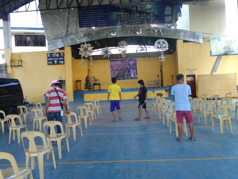 Members of Barangay Tabok in Mandaue City prepare the gym for the upcoming Misa de Gallo. CDN Digital | Mary Rose Sagarino