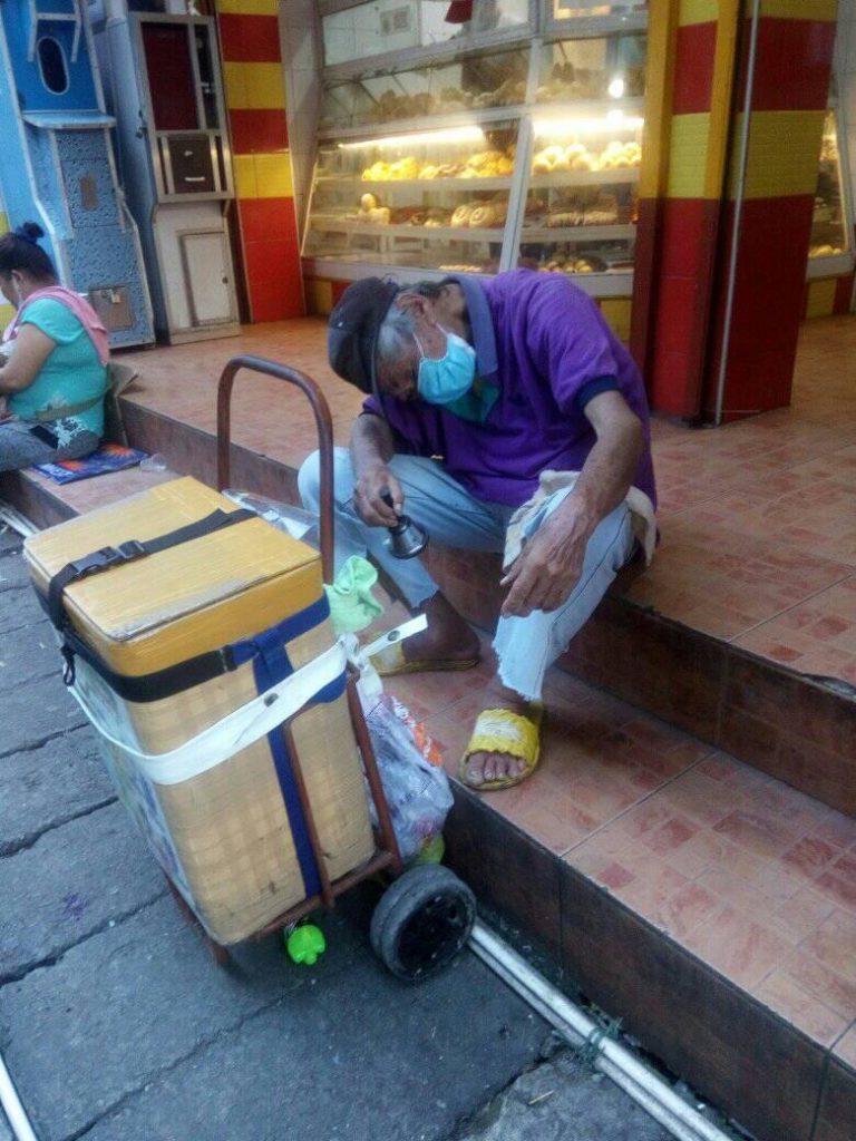 Netizen appeals for help for 73yearold ice drop vendor in Cebu Cebu