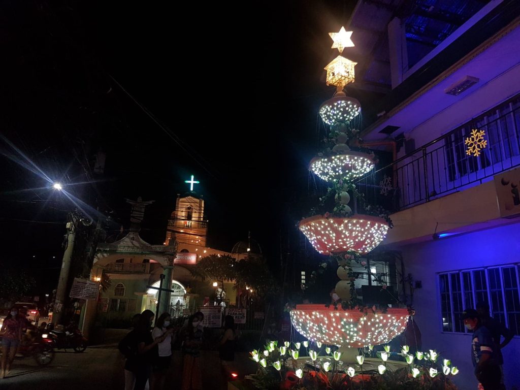 Barangay Inayawan's Christmas tree-fountain. | Delta Letigio