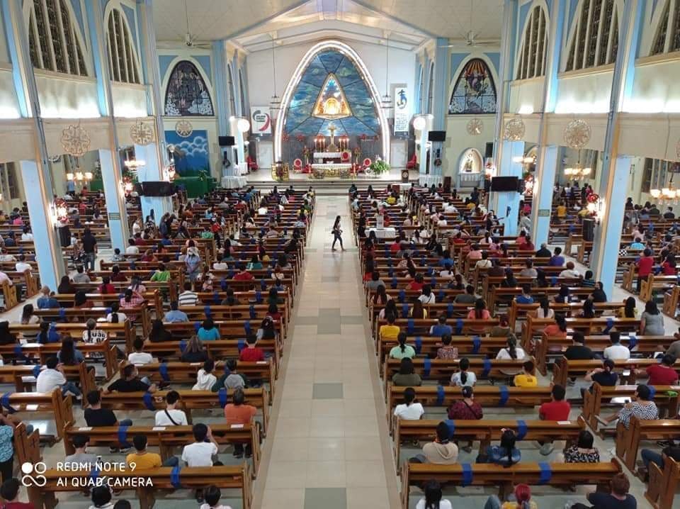 Lapu-Lapu churchgoers attend the dawn Mass in the Our Virgin of the Rule Shrine. Mayor Junard Chan has implemented measures to limit the Misa de Gallo crowd. | Photo courtesy of Lapu-Lapu City PIO
