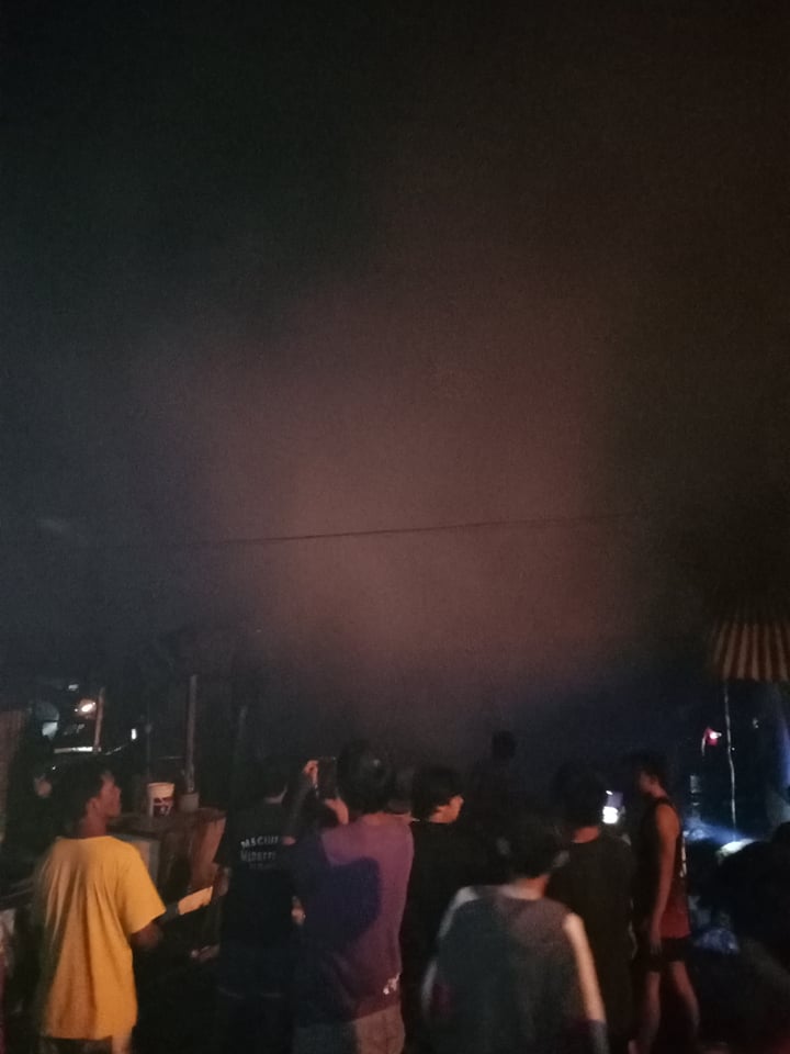 Residents helplessly watch as the fire rages at dawn of Christmas day, December 25, in Barangay Casuntingan, Mandaue City. | via Paul Lauro