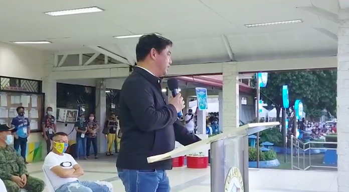 Mayor Junard "Ahong" Chan announces the bonus of City Hall employees equivalent to a month's salary during his Christmas message at the City Hall on December 11. | Screengrab from Mayor Chan's FB page