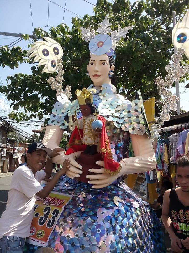 Higante maker, Arnie Enhambre, shows off his higante entree during one of the recent Sinulog Festivals in Cebu City. | Contributed photo