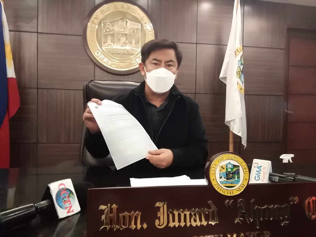 Lapu-Lapu City Mayor Junard Chan says he will appeal to the Mactan Cebu International Airport Authority (MCIAA) to continue to allow local government units' help desks at the airport. | Futch Anthony Inso