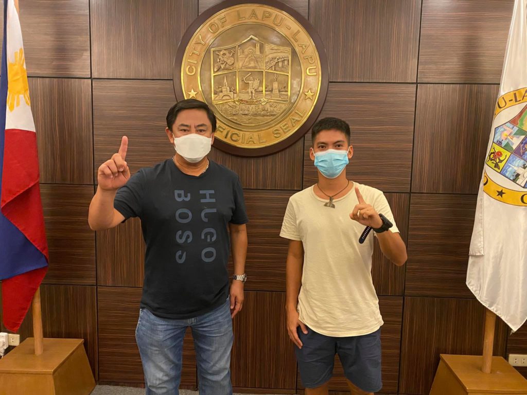 Open water swimmer Cleevan Alegres (right), an Oponganon, during his recent visit to Lapu-Lapu City Mayor Junard Chan at the latter's office at the Lapu-Lapu city hall. | Photo courtesy of Junard "Ahong" Chan