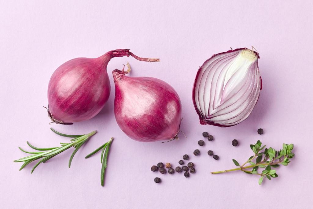 A photo of onions. 