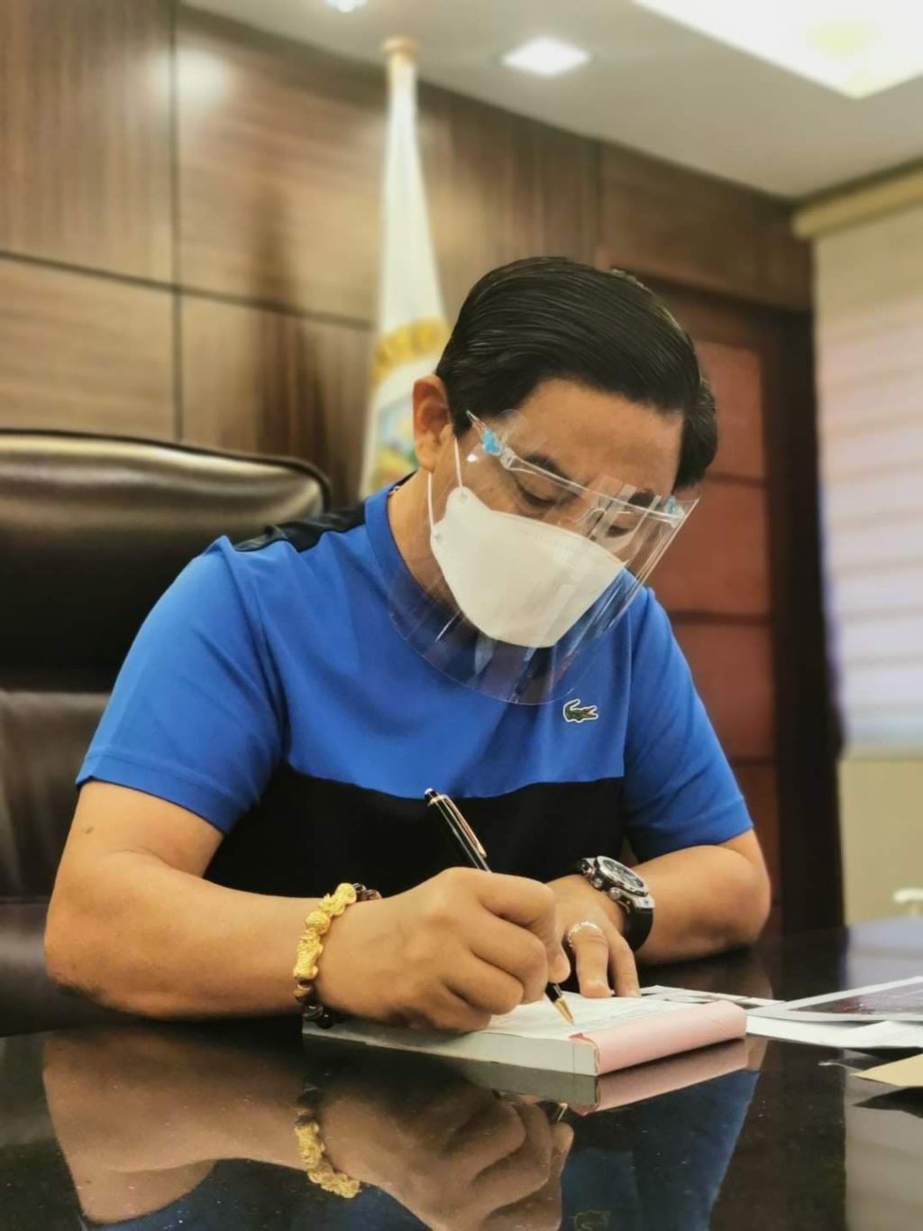 Lapu-Lapu City Mayor Junard "Ahong" Chan says he will meet with the Sangguniang Kabataan councilors of Barangay Pusok, who submitted their resignation letter, together with the SK chairman and barangay council officials to discuss their issues and concerns and the reason for their decision to step down from their posts . | Photo courtesy of Lapu-Lapu PIO (file photo)