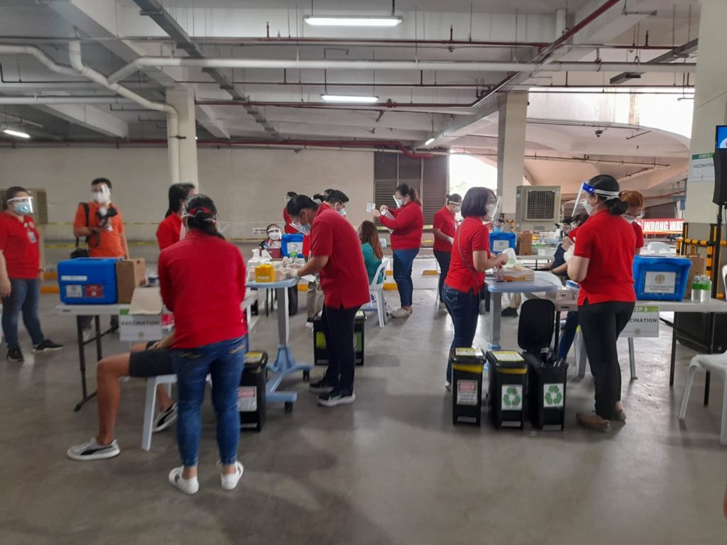 Chong Hua Hospital Mandaue branch start their vaccination rollout today (March 11) at the lower ground floor parking lot, the area offered by the hospital management to the Mandaue City government for its mass COVID-19 vaccination campaign. 