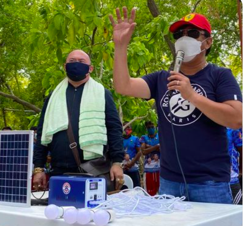 Lapu-Lapu City Mayor Junard Chan distributes solar panel sets to 80 households in Barangay Caohagan, an islet barangay in Olango Island. | Photo courtesy of Mayor Junard Chan's FB page