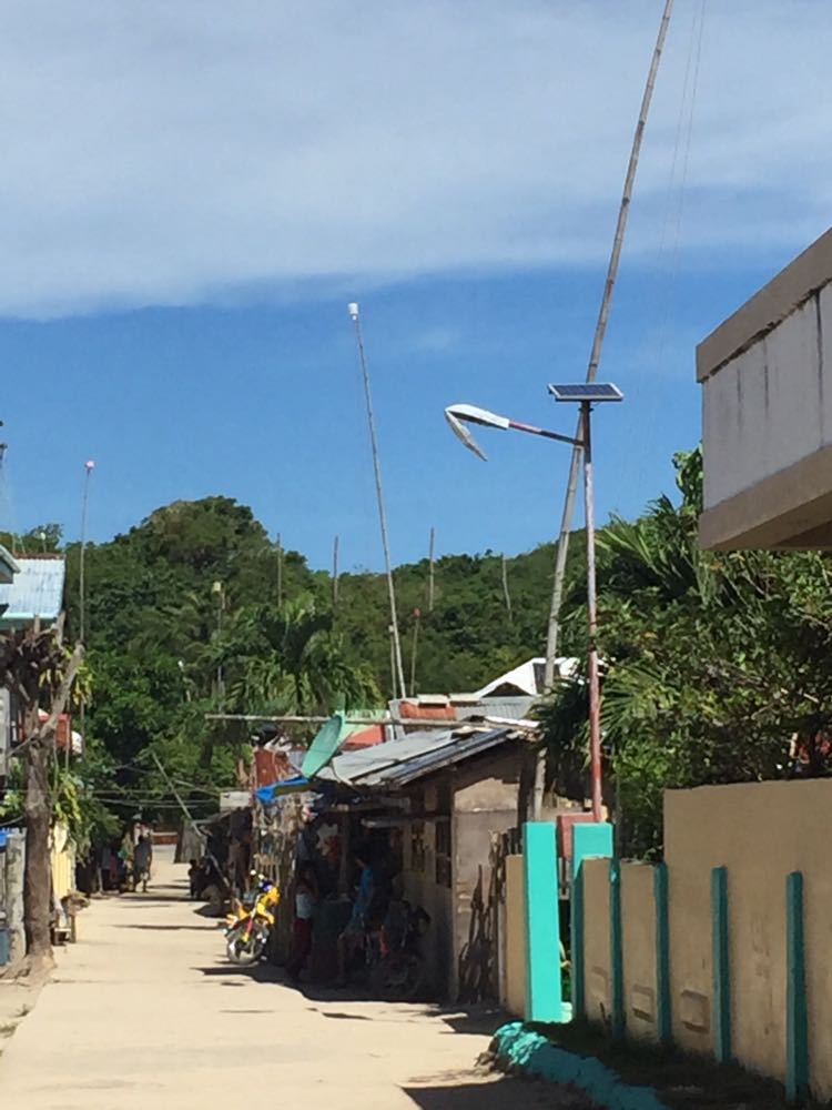 One of the creative ways practiced by residents to get an internet signal is to hang pails with WiFi routers inside on a bamboo pole, which they also let stand on top of the roof of their houses. 
