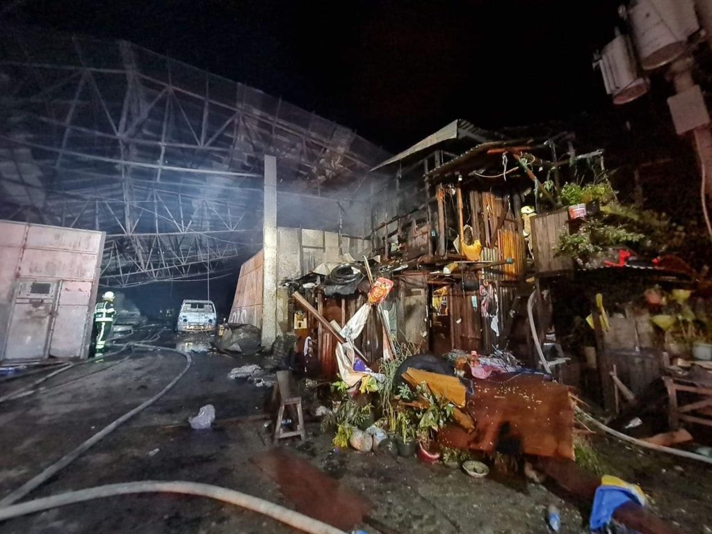 Tuesday Dawn Fire Burns Mandaue Lumber Warehouse Cebu Daily News