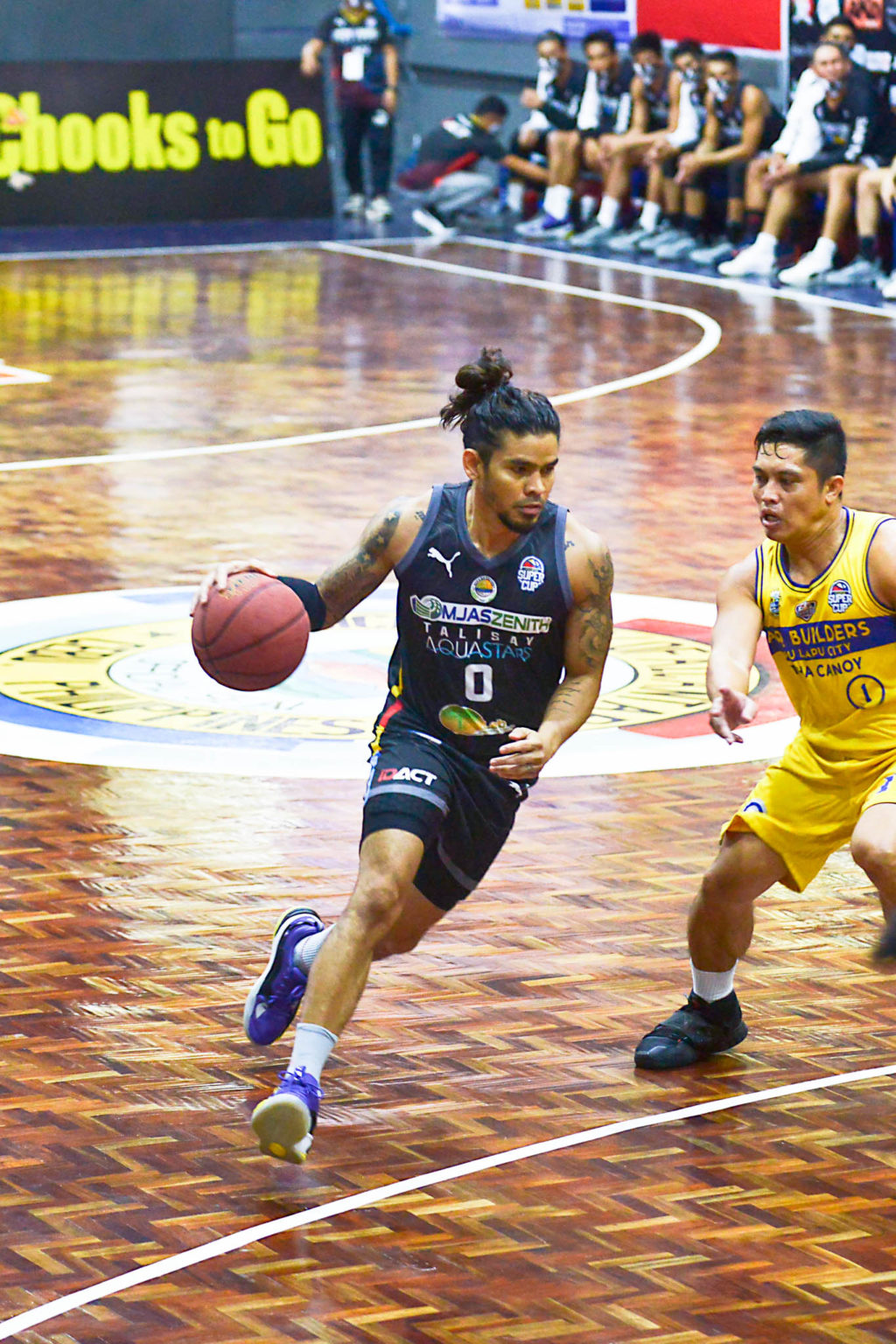 MJAS-Zenith Talisay City Aquastars' Paulo Hubalde drives past a defender from the ARQ Builders Lapu-Lapu City Heroes in ther game on Saturday, April 17. 