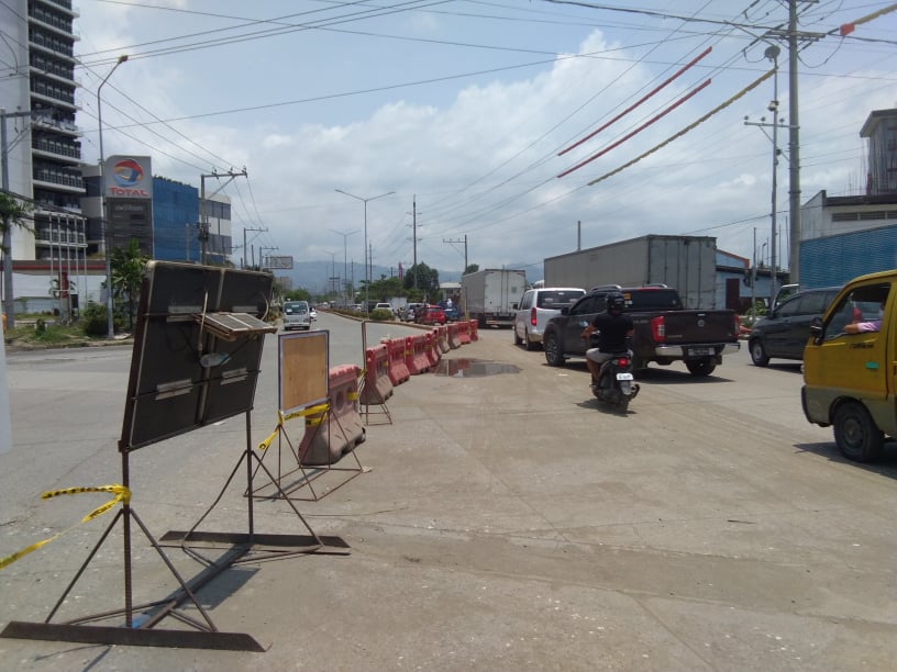 Motorists are encouraged to be patient while passing along UN Avenue in Mandaue City because of the ongoing infrastructure project there. | Mary Rose Sagarino
