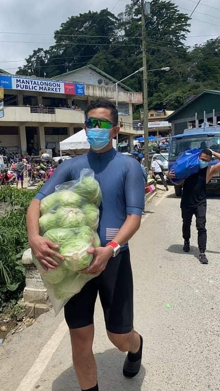 Mik Gallur, who rode his bike from Talisay to Mantalongon buys cabbage and other vegetables at the Mantalongon market. | photo courtesy of Mik Gallur